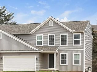 1041 Broken Ridge Dr, Lansing, MI 48917