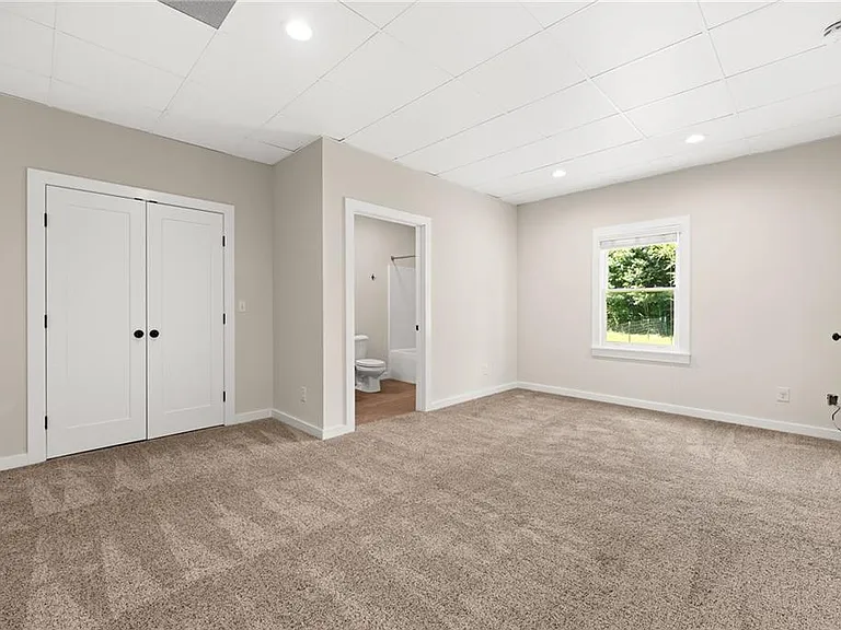 221 Columbus Dr — Photo 19