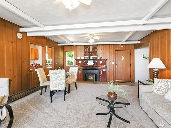 5th image of 19430 Soundview Dr NW