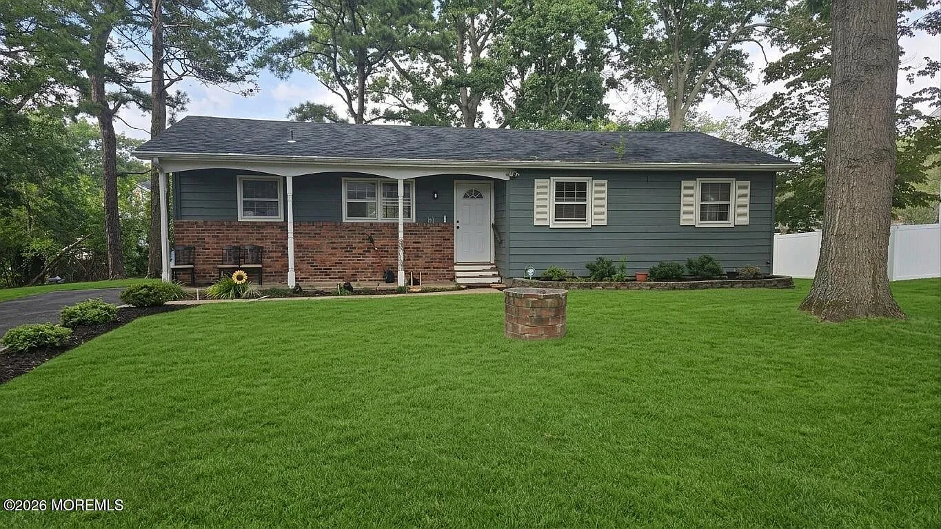 3 bed, 1.5 bath, 1127 sqft, $2,900 — Photo 1