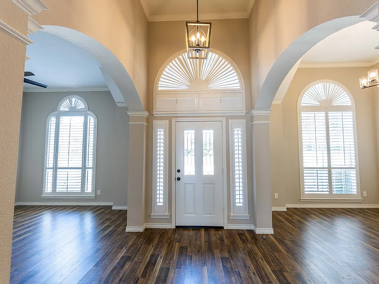 3015 Oak Dr — Photo 2