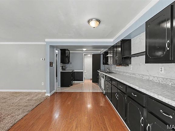 5th image of 901 Olive St