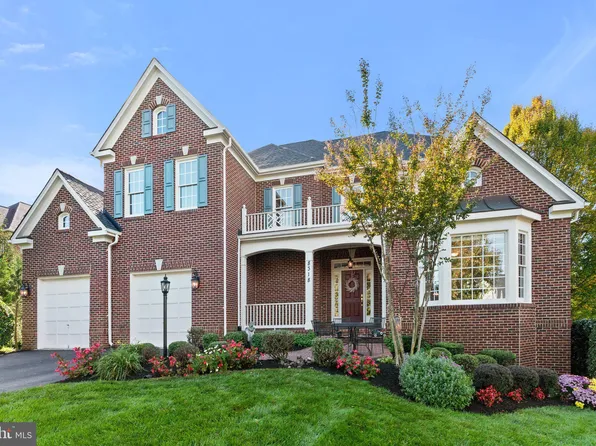 8318 Hancock Ct, Gainesville, VA 20155