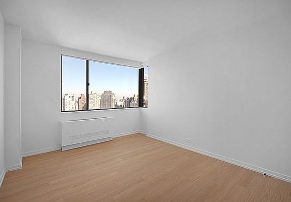 4th image of 124 W 60th St APT 21M