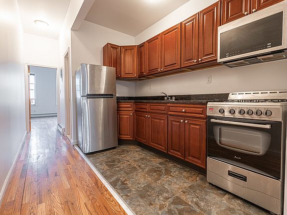 2nd image of 206 Irving Ave #3LL