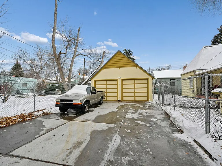 1318 E Willamette Ave — Photo 9