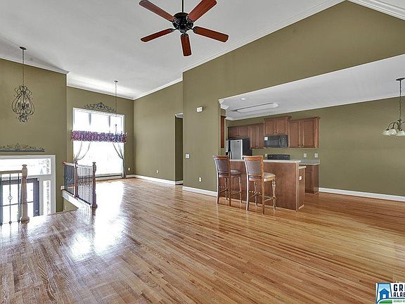 3rd image of 169 Farmingdale Dr
