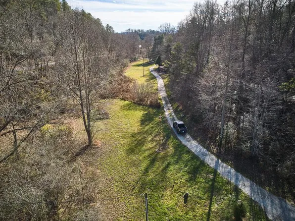 35 Cotton Rd, Franklin, NC 28734