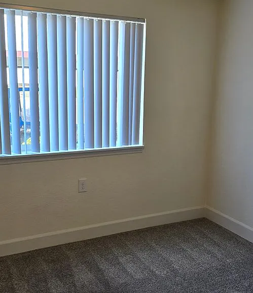 Winfou06-Columbia Village Apartments — Photo 37