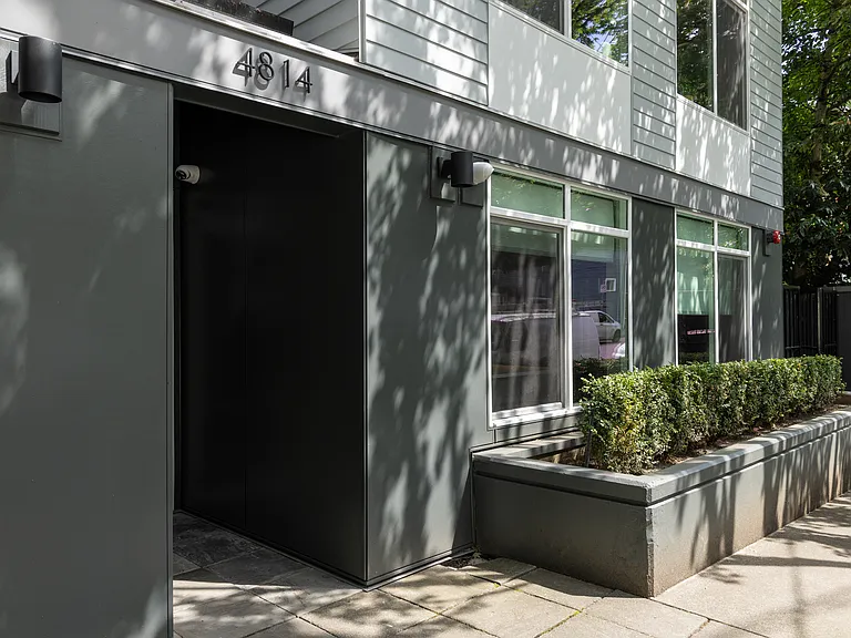 Interlake Place — Photo 16