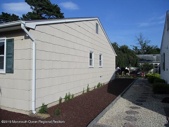 3rd image of 12 Cortlandt Dr