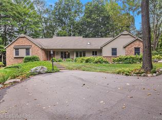 3125 N Tipsico Lake Rd, Hartland, MI 48353