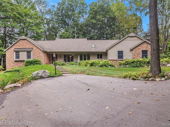 3125 N Tipsico Lake Rd, Hartland, MI 48353