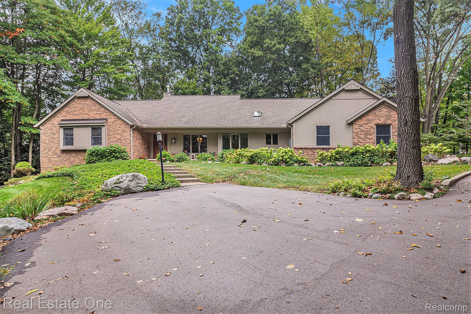 3125 N Tipsico Lake Rd photo 1