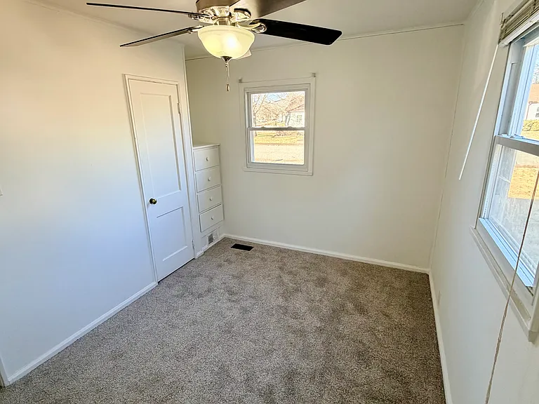 1031 S Parker Dr — Photo 7