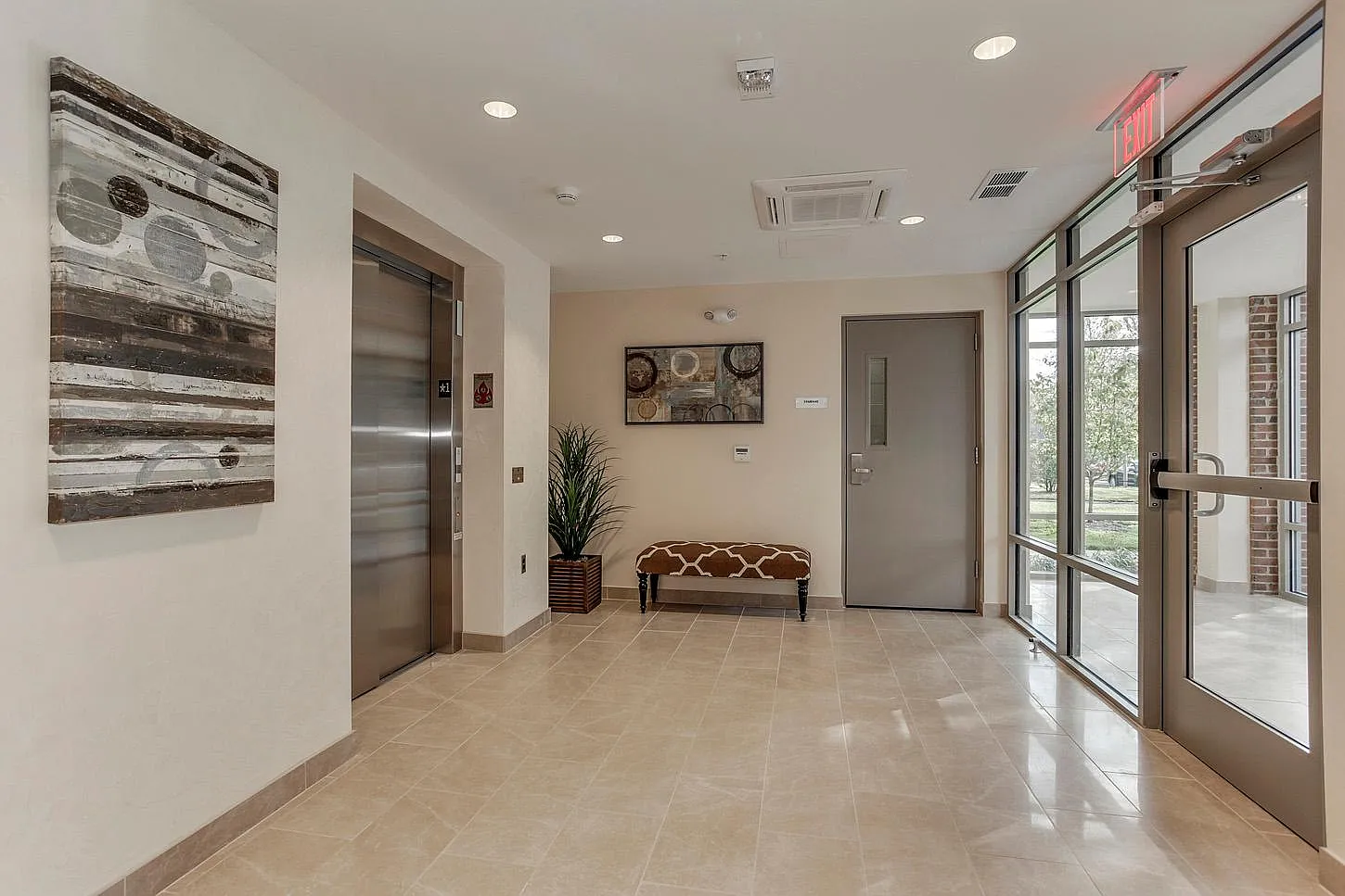 905 N Jackson St — Photo 1