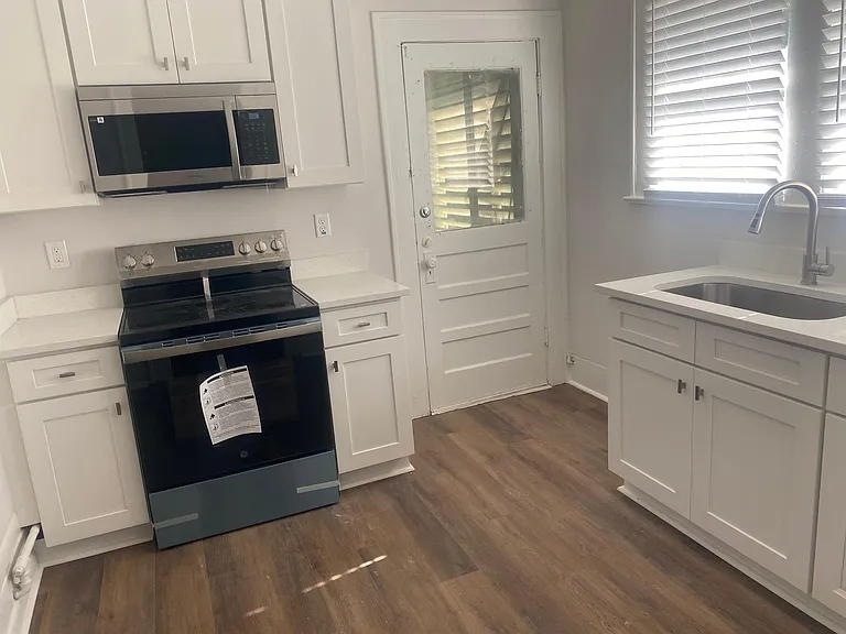 2116 Dellwood Ave — Photo 4