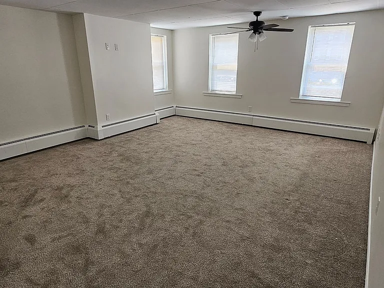 Amoskeag Apartments — Photo 10