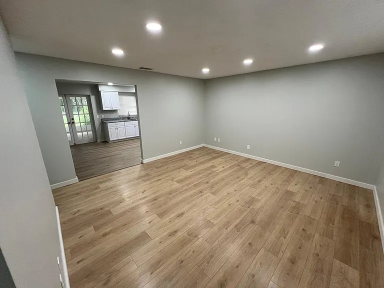 1512 W Winnemissett Ave — Photo 4