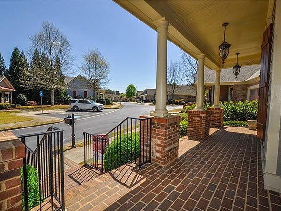 4th image of 213 Somerset Cir