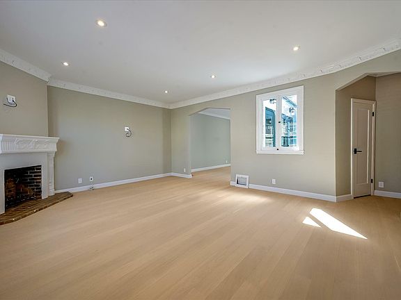 4th image of 66 Tiffany Ave