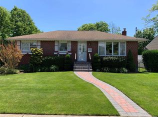 1862 Stuyvesant Ave, East Meadow, NY 11554