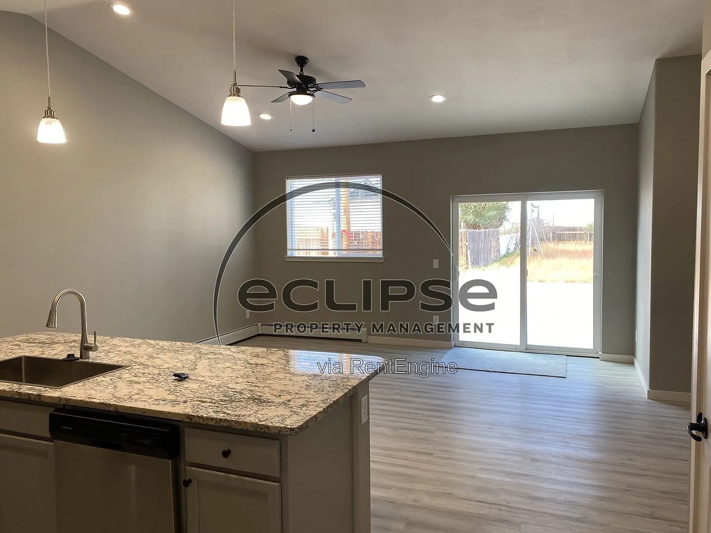 3 bed, 1.0 bath, 1205 sqft, $1,650 — Photo 4