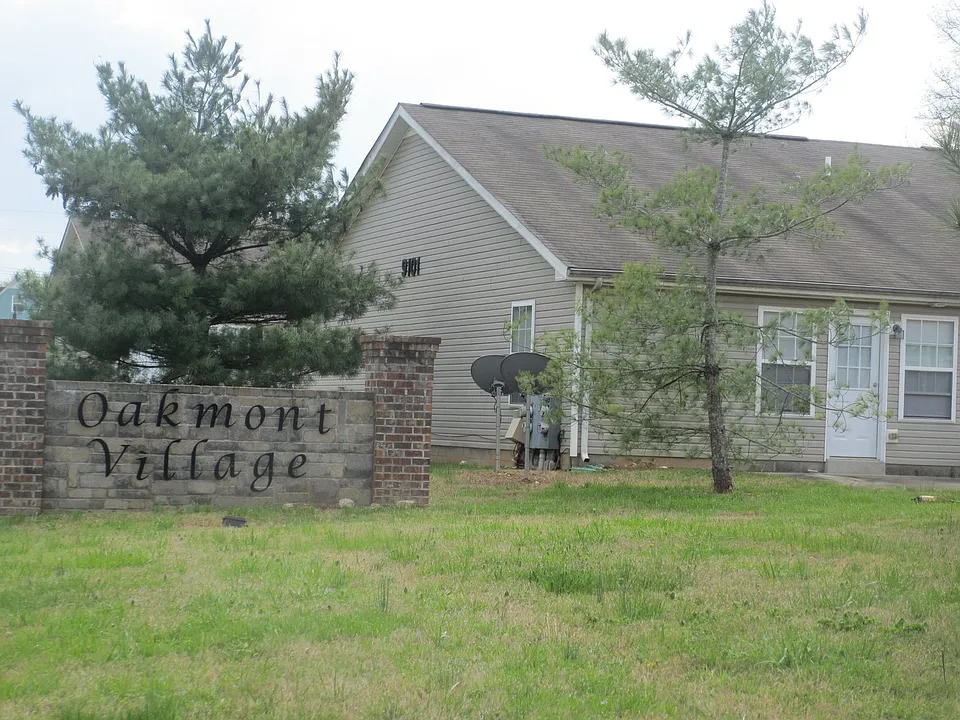 9103 Pembroke Oak Grove Rd #4A