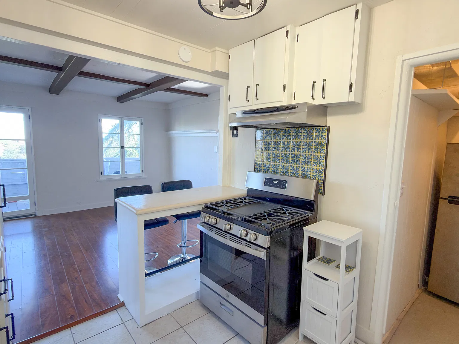 2 bed, 850 sqft, $4,000 — Photo 3