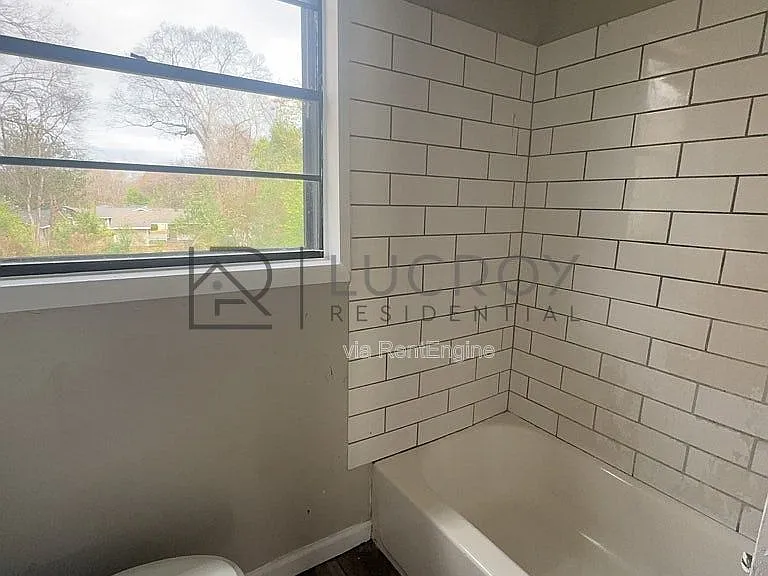 320 Lawrence Rd — Photo 15