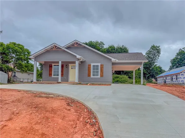 505 S Oak St, Seneca, SC 29678