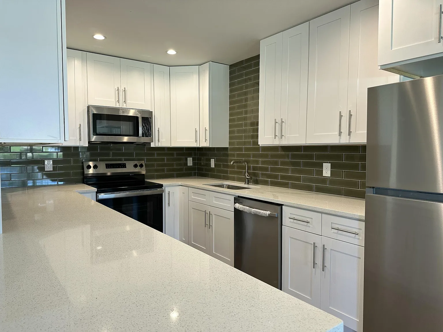 3 bed, 2.0 bath, 1344 sqft, $2,600 — Photo 4
