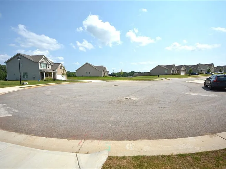 547 Hellen Valley Dr — Photo 3