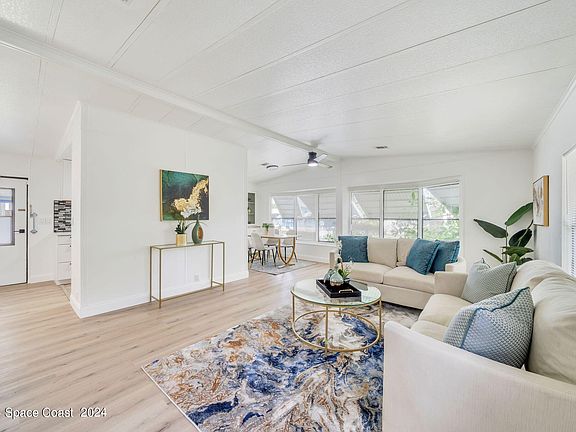 4th image of 729 Periwinkle Cir