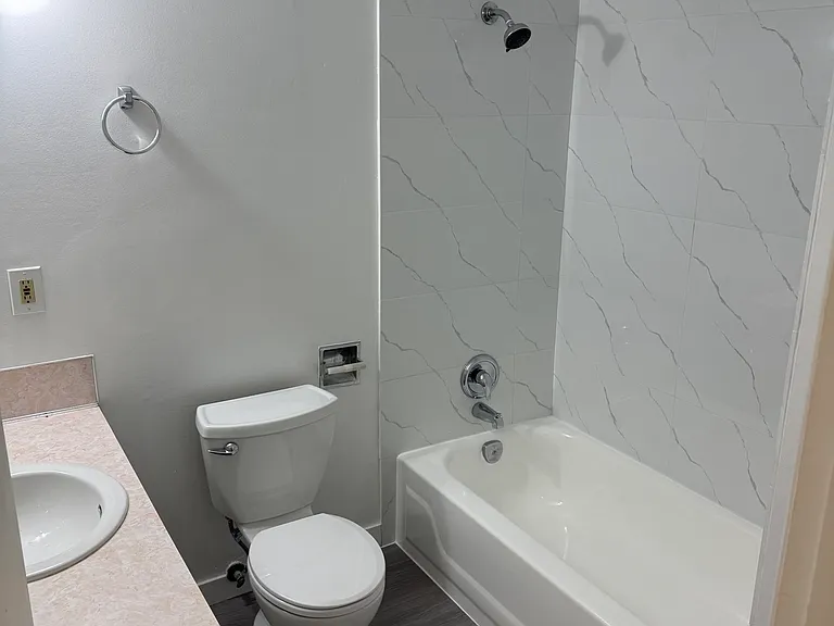 1046 W 13th Ave #105 — Photo 10