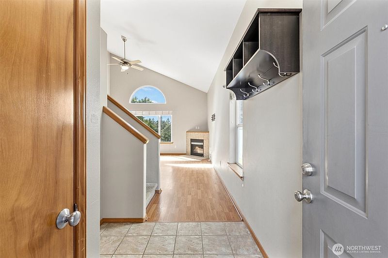 3rd image of 610 Date Avenue
