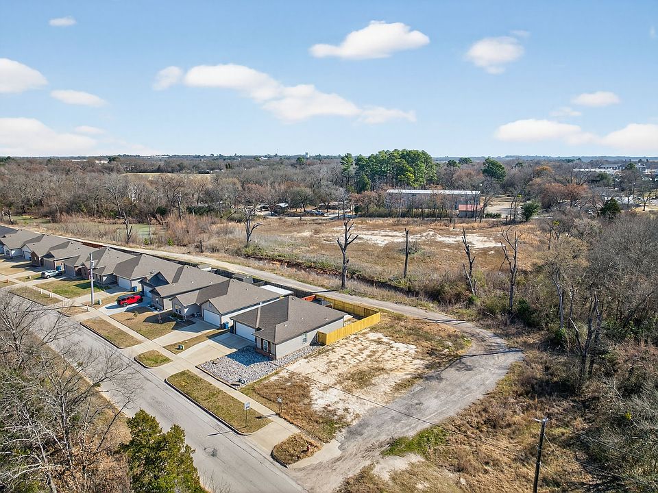1st image of 600 Wofford St