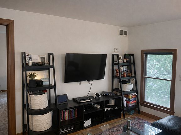 3rd image of 315 W Jefferson St #2