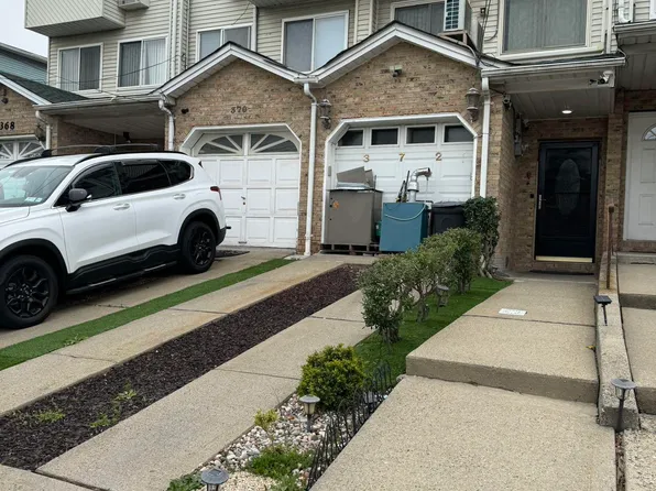 372 Hylan Blvd, Staten Island, NY 10305