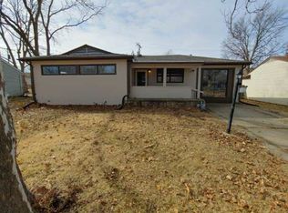 5319 SW 15th St, Topeka, KS 66604