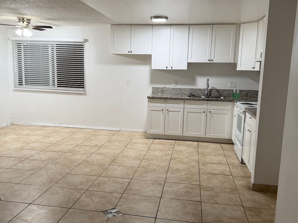 1st image of 15848 Saticoy St #11