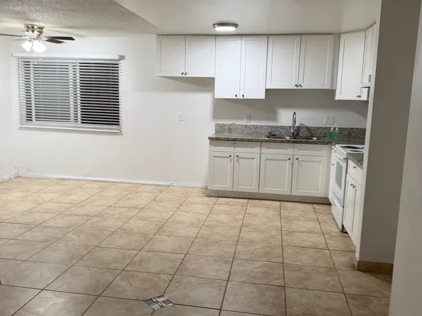 15848 Saticoy St #11, Van Nuys, CA 91406