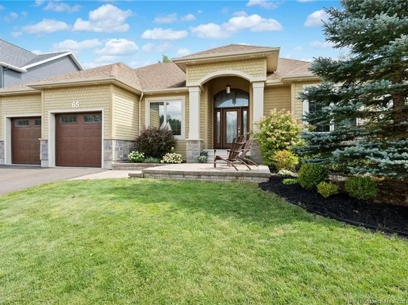 65 Valmont Cres, Dieppe, NB E1A 1H3