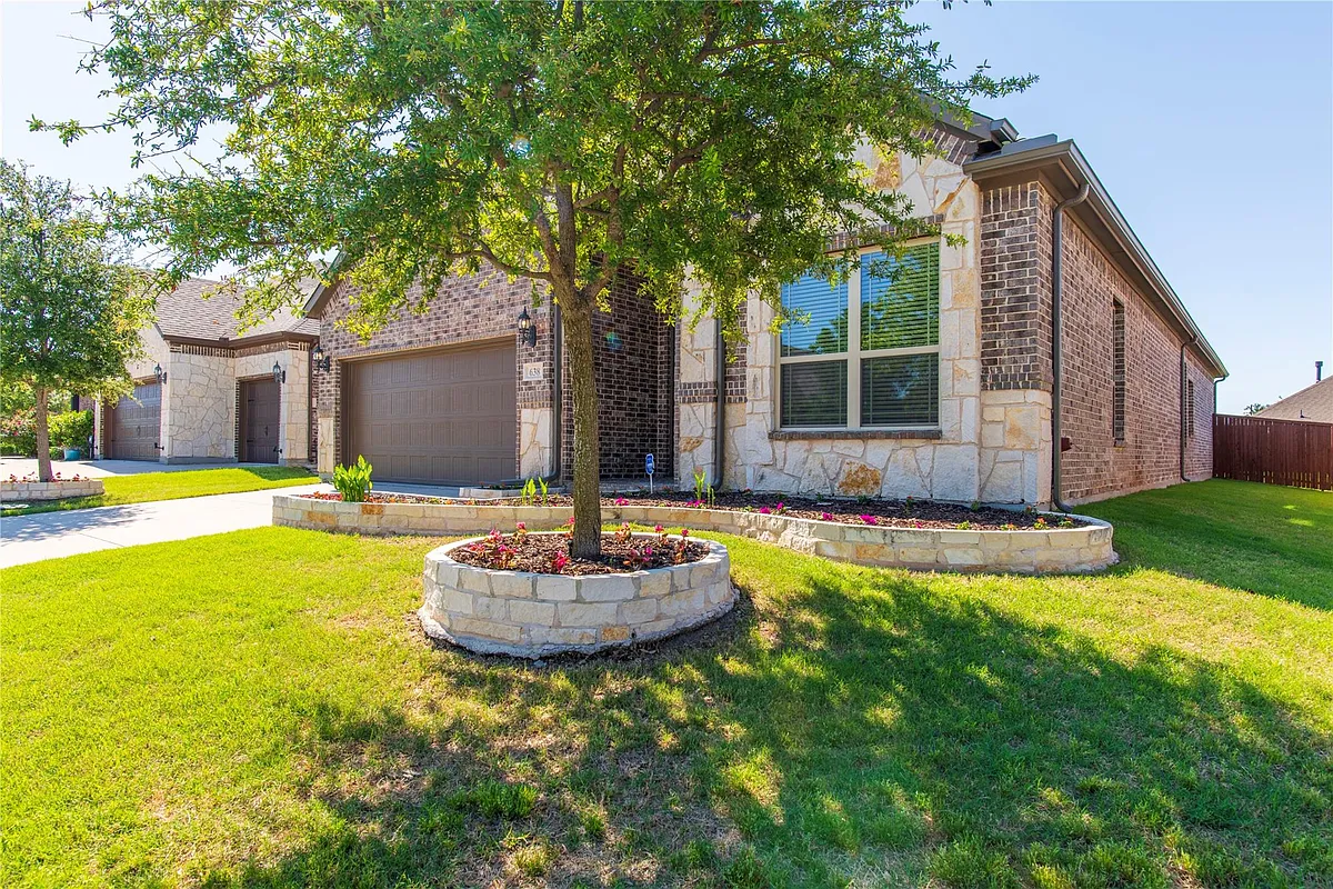 Building Photo - 638 Brook Dr