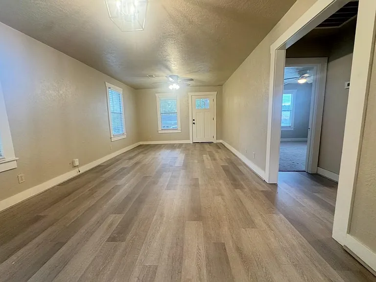 510 W 6th St — Photo 3