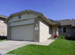 5820 Shadow Ln, Lincoln, NE 68516