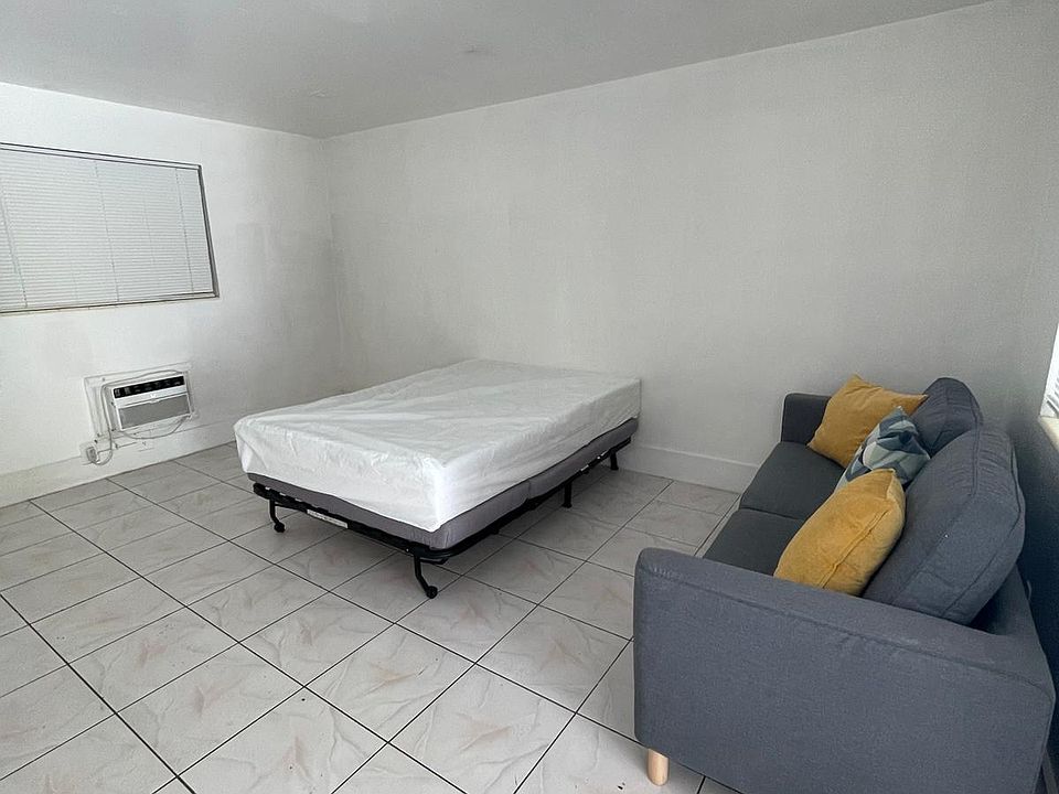 1st image of 1858 Dewey St #3