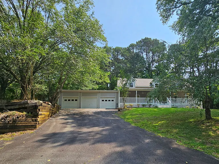 1653 Wildwood Rd NE — Photo 3