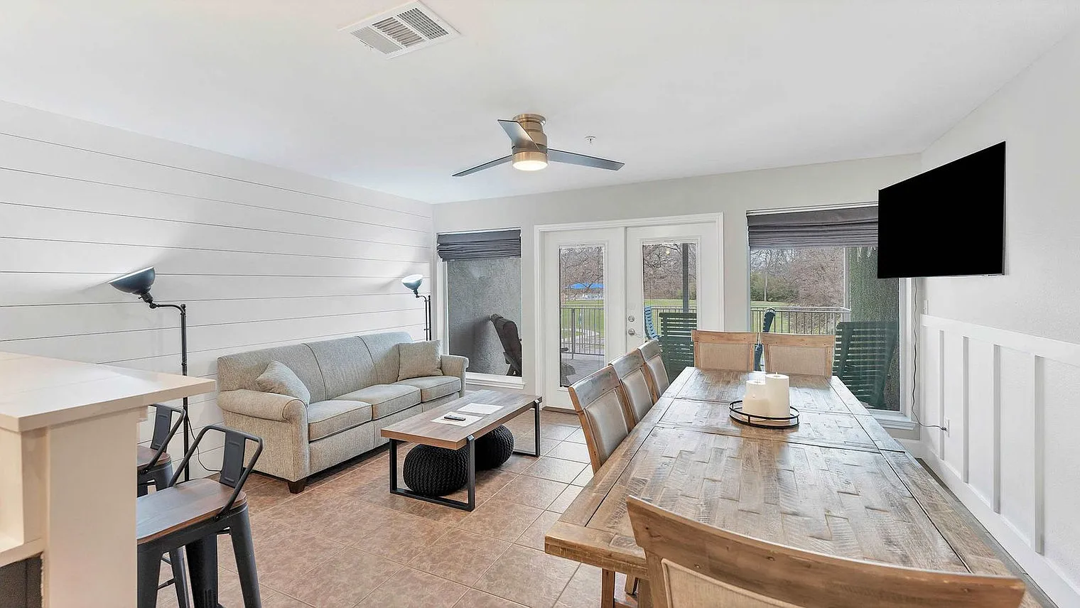 3 bed, 2.0 bath, 1194 sqft, $6,157 — Photo 3