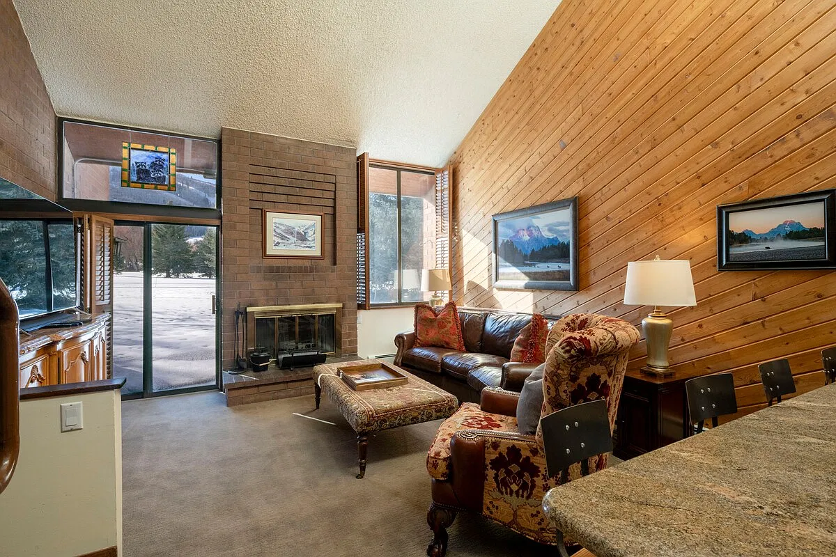 2 bed, 2.5 bath, 1400 sqft, $3,300 — Photo 2